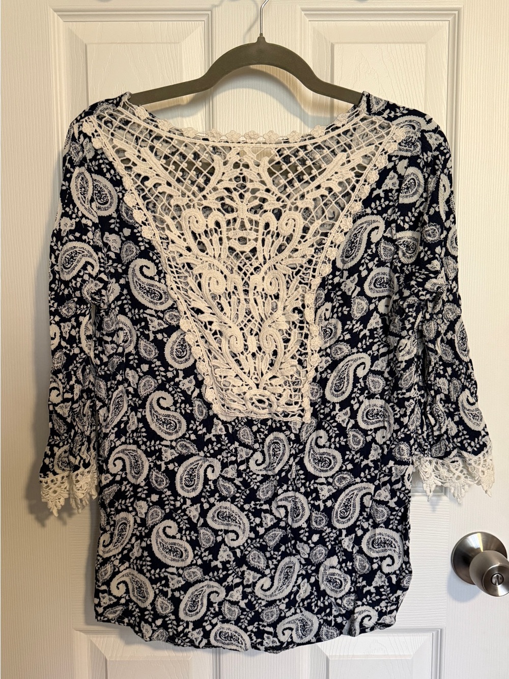 Magnolia South Paisley Boho Crochet Trim Blouse Top Size Large - Picture 6 of 8